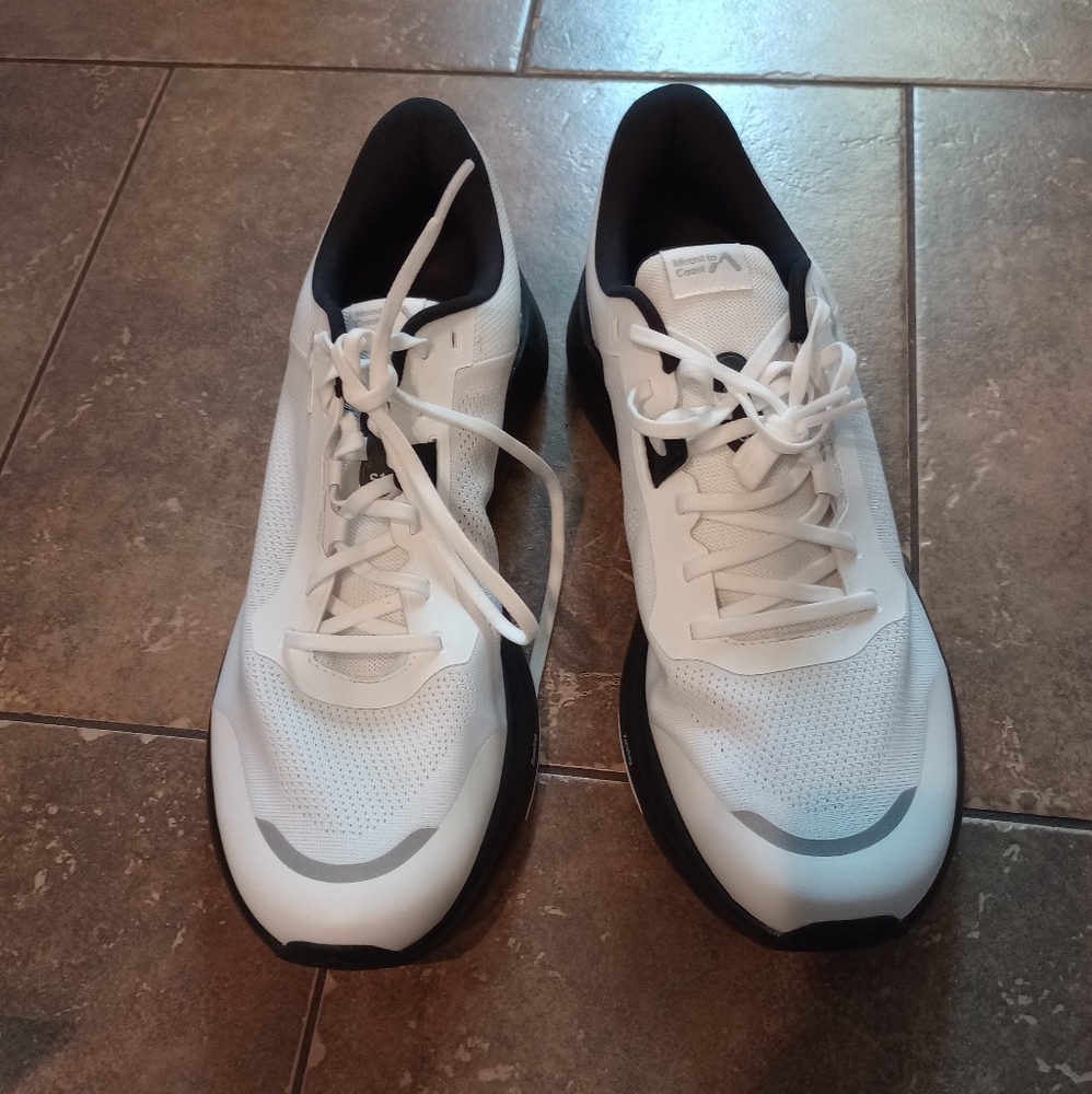 Mens Mount to Coast Sneakers Sz 13 NWOT